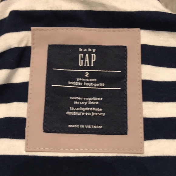 NWT Boys Size 2 Shark-style GAP Rain Jacket - Picture 7 of 8